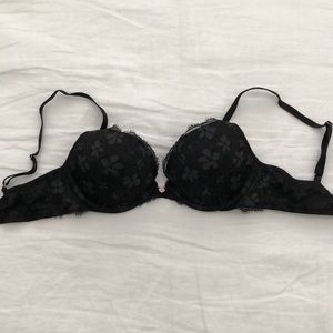 Black push up bra